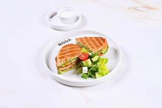 CHICKEN PARMESAN SANDWICH